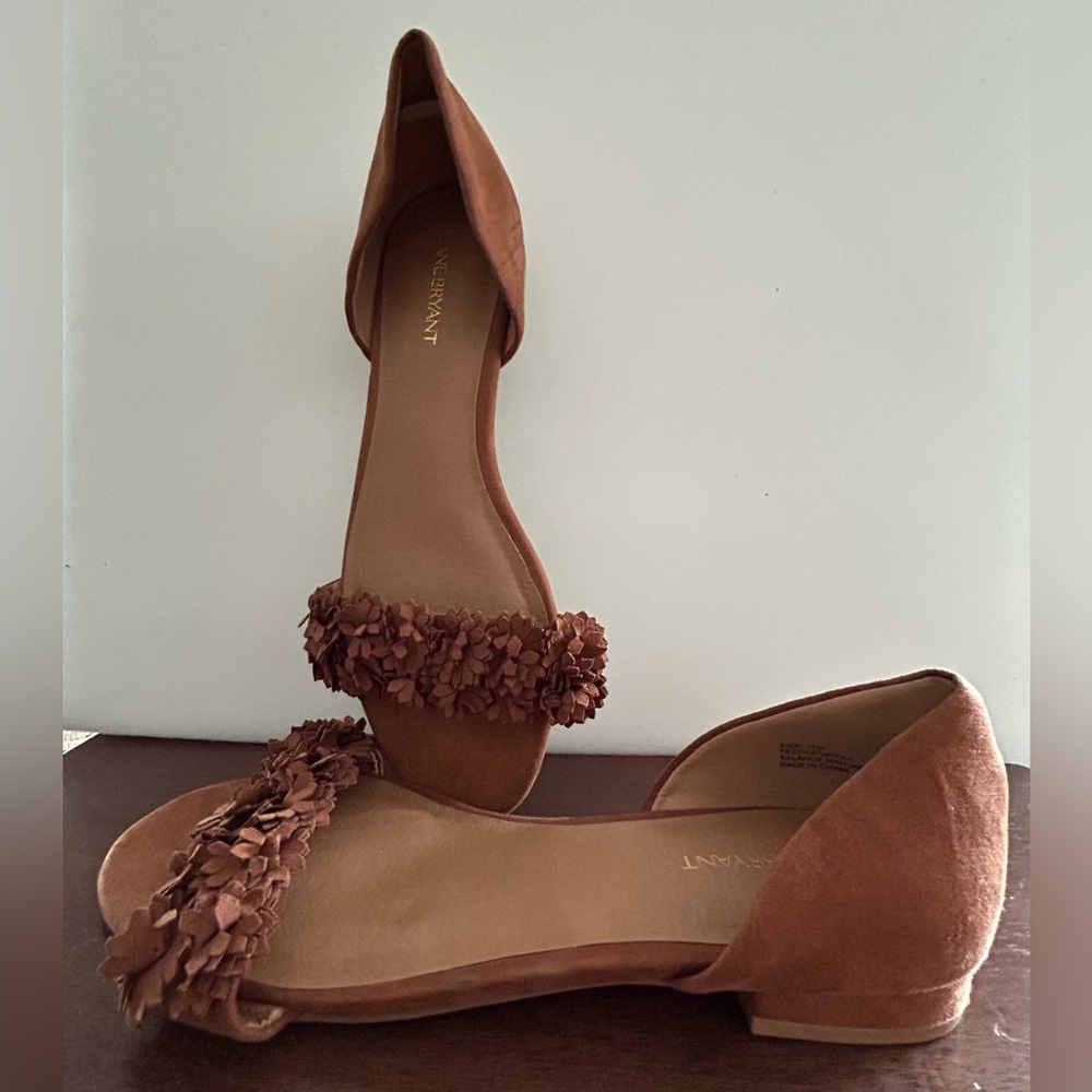 Lane Bryant 11W  NWOB flowery flats
